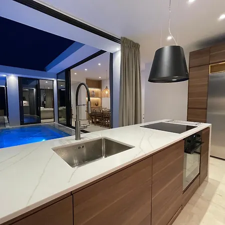 Villa 5 *